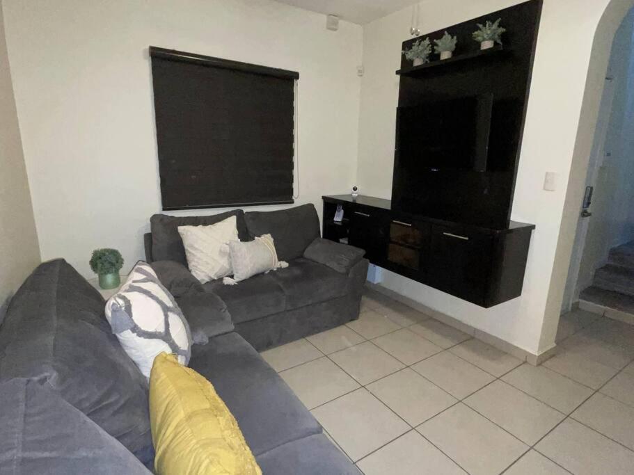 Casa Eliseos, A 5 Minutos De La Linea Fronteriza Villa Nogales  Esterno foto