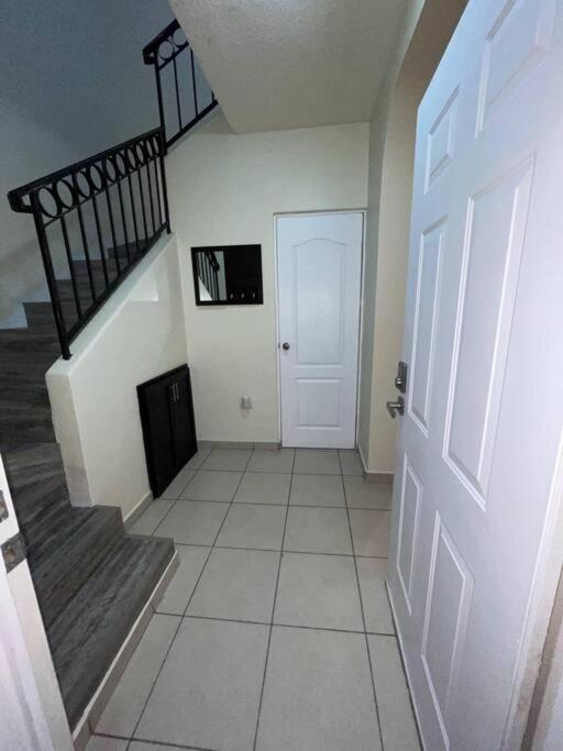 Casa Eliseos, A 5 Minutos De La Linea Fronteriza Villa Nogales  Esterno foto